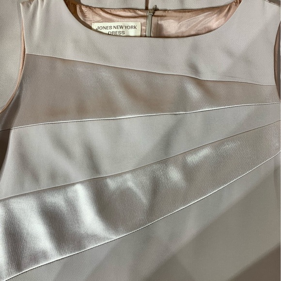 Women’s size 14 Jones New York sheeth dress sleeveless asymmetrical grays on top - Picture 7 of 14